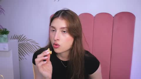 Lauren            online show from 02/28/25, 12:09