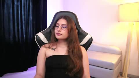 Lauren            online show from 09/19/25, 08:20