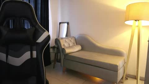 Lauren            online show from 11/11/25, 02:39