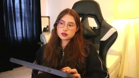 Lauren            online show from 11/13/25, 03:55