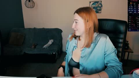 Snapshot of daisy_candy chatting on 12/03/24, 01:41 Little Di online show from 12/03/24, 01:41