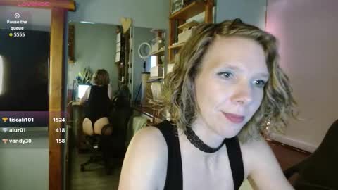 daisy_lovely online show from 10/20/25, 04:24