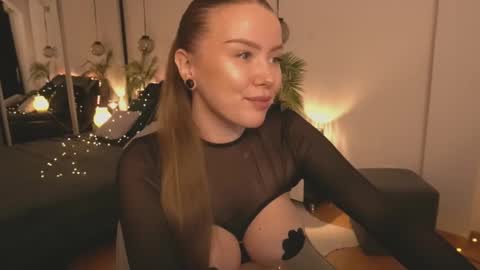 Snapshot of daisy_stacey chatting on 10/08/25, 07:22 Stacey online show from 10/08/25, 07:22