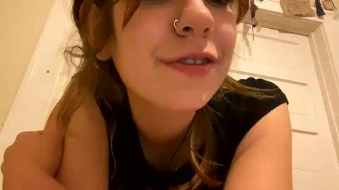 Snapshot of daisybaby699 chatting on 04/21/26, 06:41 DaisyB3 online show from 04/21/26, 06:41