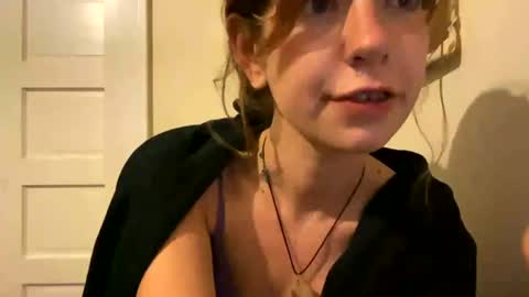 Snapshot of daisybaby699 chatting on 06/19/26, 08:51 DaisyB3 online show from 06/19/26, 08:51