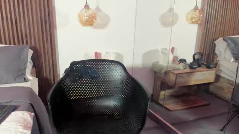 daisylin_mb online show from 11/18/25, 10:25