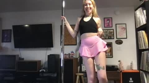 Snapshot of daisymynx chatting on 04/13/26, 02:17 daisymynx online show from 04/13/26, 02:17