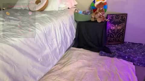 Snapshot of daisymystique chatting on 03/05/26, 12:17 daisymystique online show from 03/05/26, 12:17