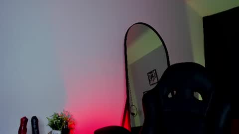 Snapshot of dakhota_rouge chatting on 06/25/26, 05:12 Dakhota online show from 06/25/26, 05:12