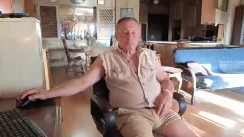 Snapshot of dakit2 chatting on 05/08/26, 02:22 dakit online show from 05/08/26, 02:22