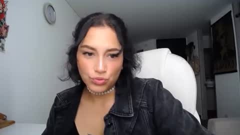 IG  dakotasofiaa online show from 01/18/25, 09:55