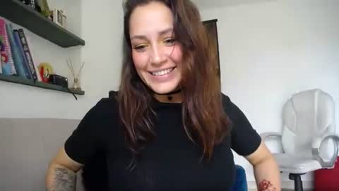 IG  dakotasofiaa online show from 04/02/26, 07:22
