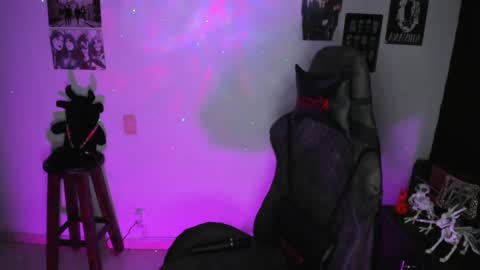 Snapshot of dakota_crab chatting on 10/14/25, 09:48 Dakota Crab online show from 10/14/25, 09:48