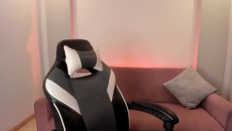 dakota_mars online show from 12/22/25, 07:33