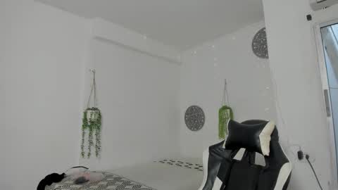 dakota_x18 online show from 11/11/25, 07:58