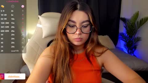 dakottaa__ online show from 09/15/25, 11:27