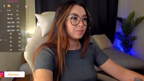 dakottaa__ online show from 09/22/25, 11:29