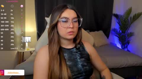 dakottaa__ online show from 11/23/25, 12:21