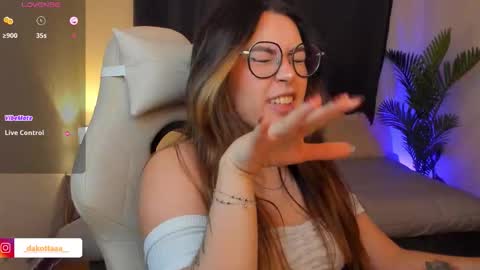 dakottaa__ online show from 02/03/26, 11:43