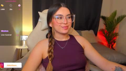 dakottaa__ online show from 02/17/26, 11:44