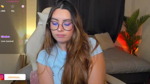 dakottaa__ online show from 04/21/26, 12:12