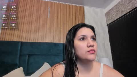 Snapshot of dalia_alissa chatting on 02/14/26, 12:02 Violeta online show from 02/14/26, 12:02