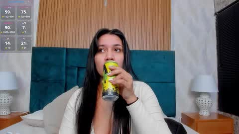 Snapshot of dalia_alissa chatting on 03/19/26, 12:20 Violeta online show from 03/19/26, 12:20