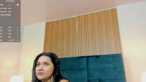 Snapshot of dalia_alissa chatting on 05/21/26, 12:12 Violeta online show from 05/21/26, 12:12