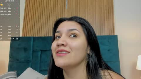 Snapshot of dalia_alissa chatting on 05/23/26, 12:31 Violeta online show from 05/23/26, 12:31