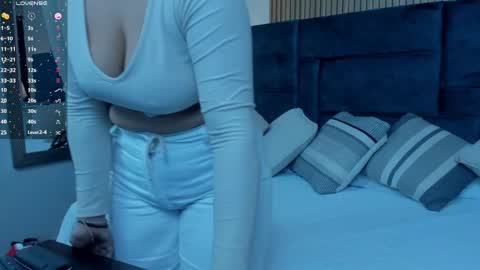 Snapshot of dalia_alissa chatting on 05/27/26, 12:02 Violeta online show from 05/27/26, 12:02