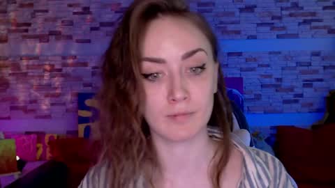 Snapshot of dalia_peach chatting on 05/15/26, 10:11 Dalia online show from 05/15/26, 10:11