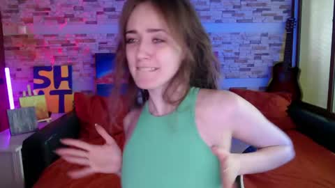 Snapshot of dalia_peach chatting on 05/21/26, 10:33 Dalia online show from 05/21/26, 10:33