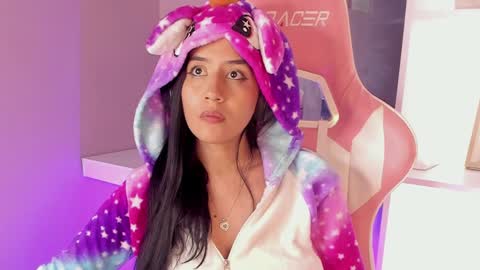 leila williams online show from 01/01/25, 01:27