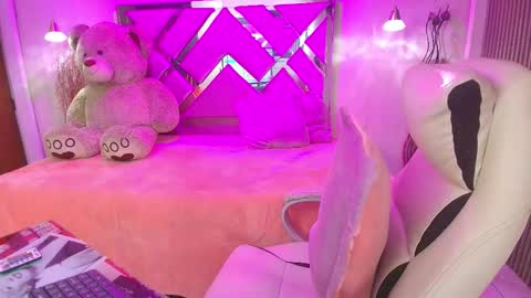 Daliia    online show from 11/20/25, 01:00