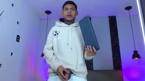 damar_felipe online show from 10/09/25, 04:54