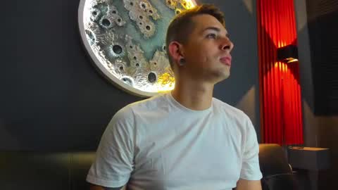 Snapshot of damian__oliver chatting on 12/12/24, 09:08 Damian Oliver online show from 12/12/24, 09:08