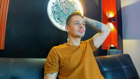 Snapshot of damian__oliver chatting on 01/17/25, 10:55 Damian Oliver online show from 01/17/25, 10:55