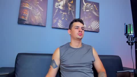 Snapshot of damian__oliver chatting on 02/21/25, 04:51 Damian Oliver online show from 02/21/25, 04:51