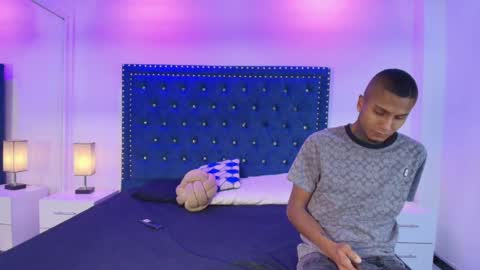 Snapshot of damian_and_roxanne chatting on 05/12/26, 12:57 DAMIAN AND ROXANNE. online show from 05/12/26, 12:57