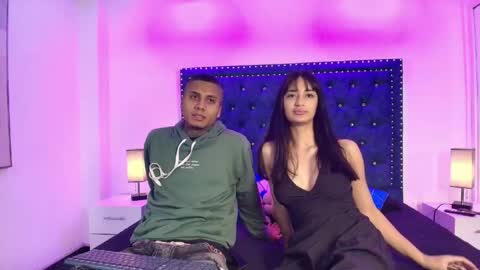 Snapshot of damian_and_roxanne chatting on 05/20/26, 12:44 DAMIAN AND ROXANNE. online show from 05/20/26, 12:44