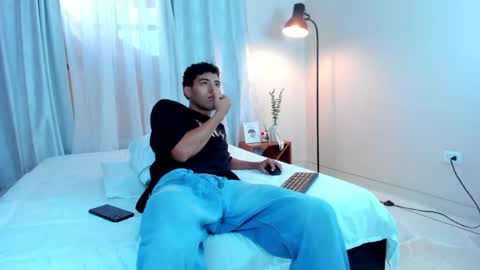 Snapshot of damian_rodriiguez chatting on 06/01/26, 12:29 Damian online show from 06/01/26, 12:29