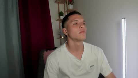 Snapshot of damian_vega13 chatting on 11/07/25, 10:43 damian_vega13 online show from 11/07/25, 10:43