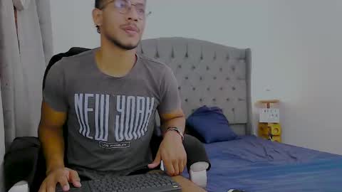 instagram damiannreed. online show from 12/20/25, 02:29