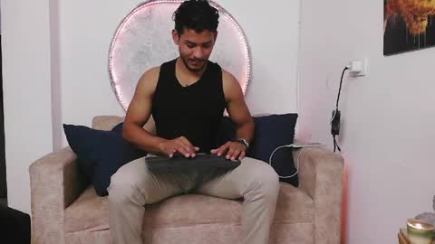 Snapshot of damiann_rees chatting on 06/05/26, 01:45 instagram damiannreed. online show from 06/05/26, 01:45