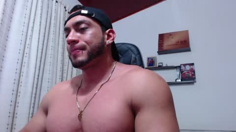 Snapshot of damiannstonexxx chatting on 05/01/26, 04:17 Danny online show from 05/01/26, 04:17