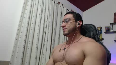 Snapshot of damiannstonexxx chatting on 05/19/26, 02:40 Danny online show from 05/19/26, 02:40