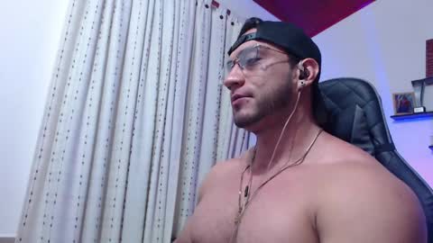 Snapshot of damiannstonexxx chatting on 05/20/26, 05:02 Danny online show from 05/20/26, 05:02