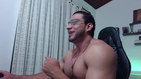 Snapshot of damiannstonexxx chatting on 05/22/26, 08:25 Danny online show from 05/22/26, 08:25