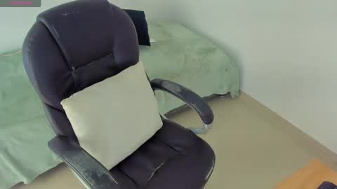 Kary-- independent model Schedule 0530am-1000am colombian time online show from 04/20/26, 02:58