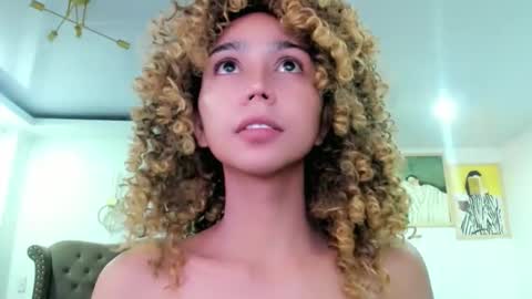 Snapshot of damnperfectxx chatting on 09/10/25, 01:05 damnperfectxx online show from 09/10/25, 01:05